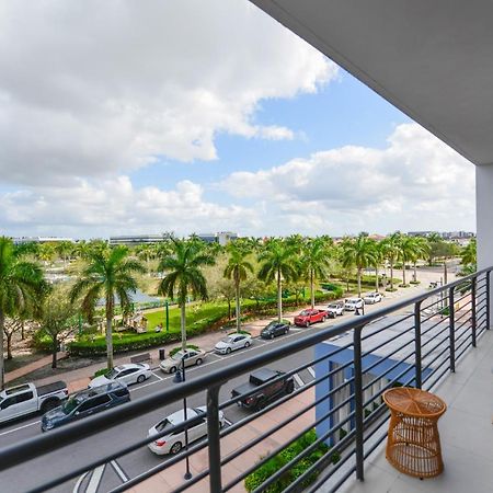 Cozy 1- 1 Bedroom Steps From Downtown Doral Park マイアミ エクステリア 写真