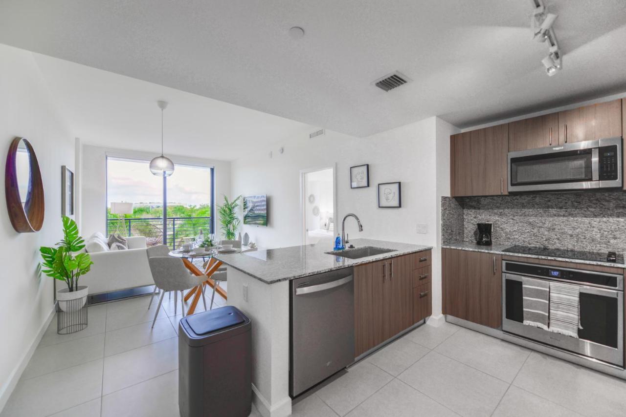 Cozy 1- 1 Bedroom Steps From Downtown Doral Park マイアミ エクステリア 写真