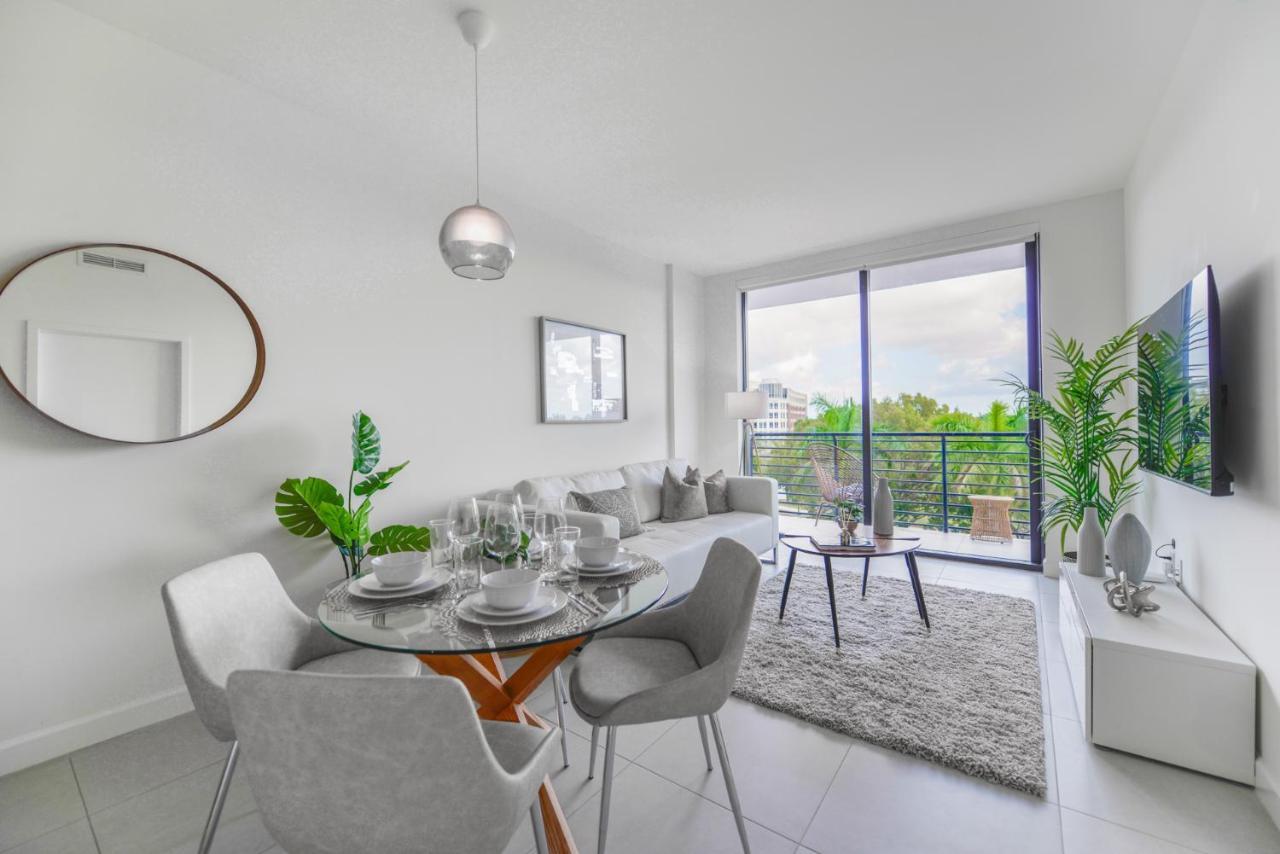 Cozy 1- 1 Bedroom Steps From Downtown Doral Park マイアミ エクステリア 写真