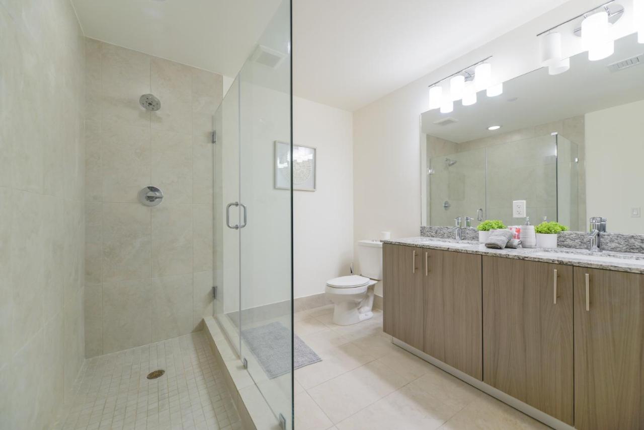 Cozy 1- 1 Bedroom Steps From Downtown Doral Park マイアミ エクステリア 写真