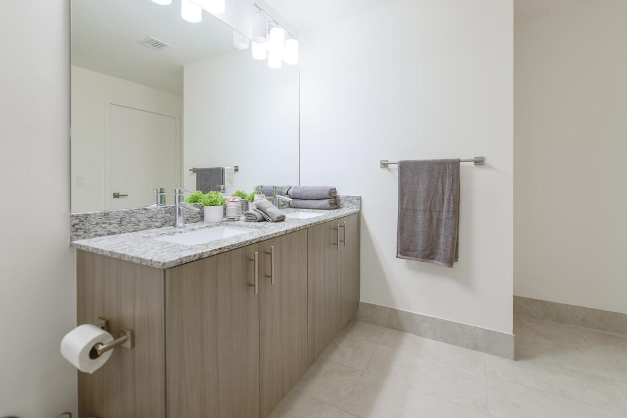 Cozy 1- 1 Bedroom Steps From Downtown Doral Park マイアミ エクステリア 写真