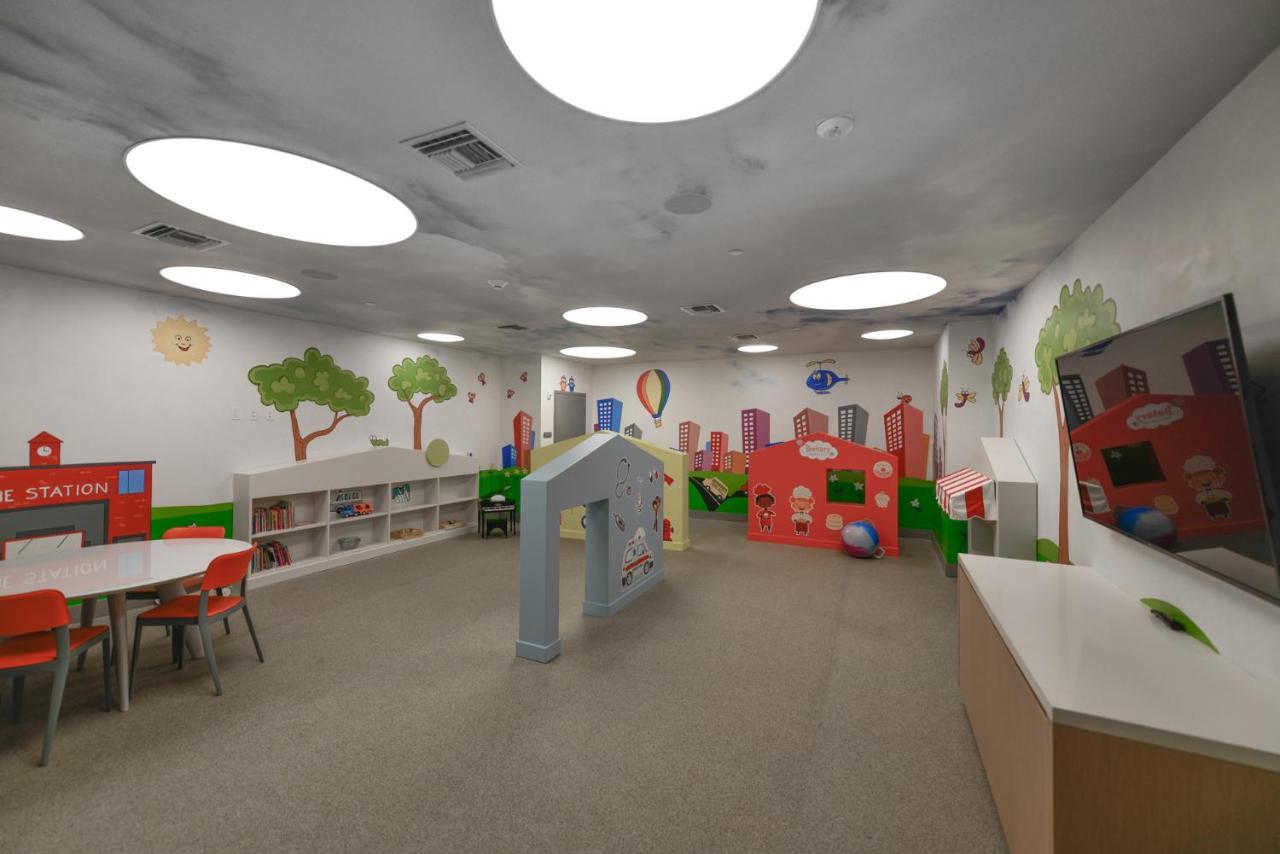 Cozy 1- 1 Bedroom Steps From Downtown Doral Park マイアミ エクステリア 写真