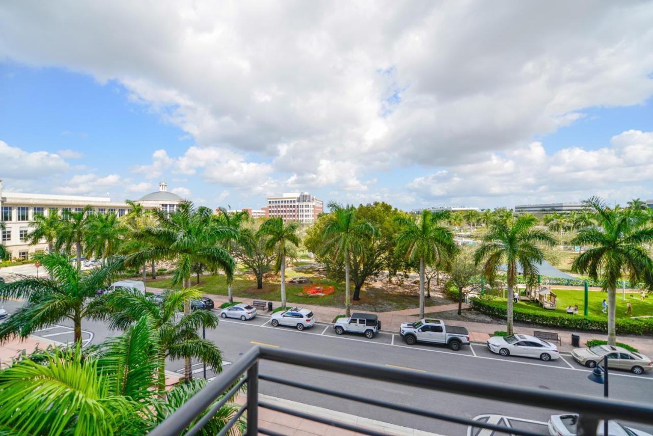 Cozy 1- 1 Bedroom Steps From Downtown Doral Park マイアミ エクステリア 写真