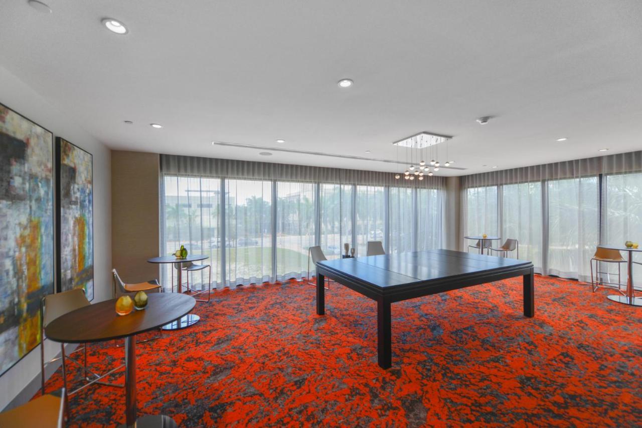Cozy 1- 1 Bedroom Steps From Downtown Doral Park マイアミ エクステリア 写真